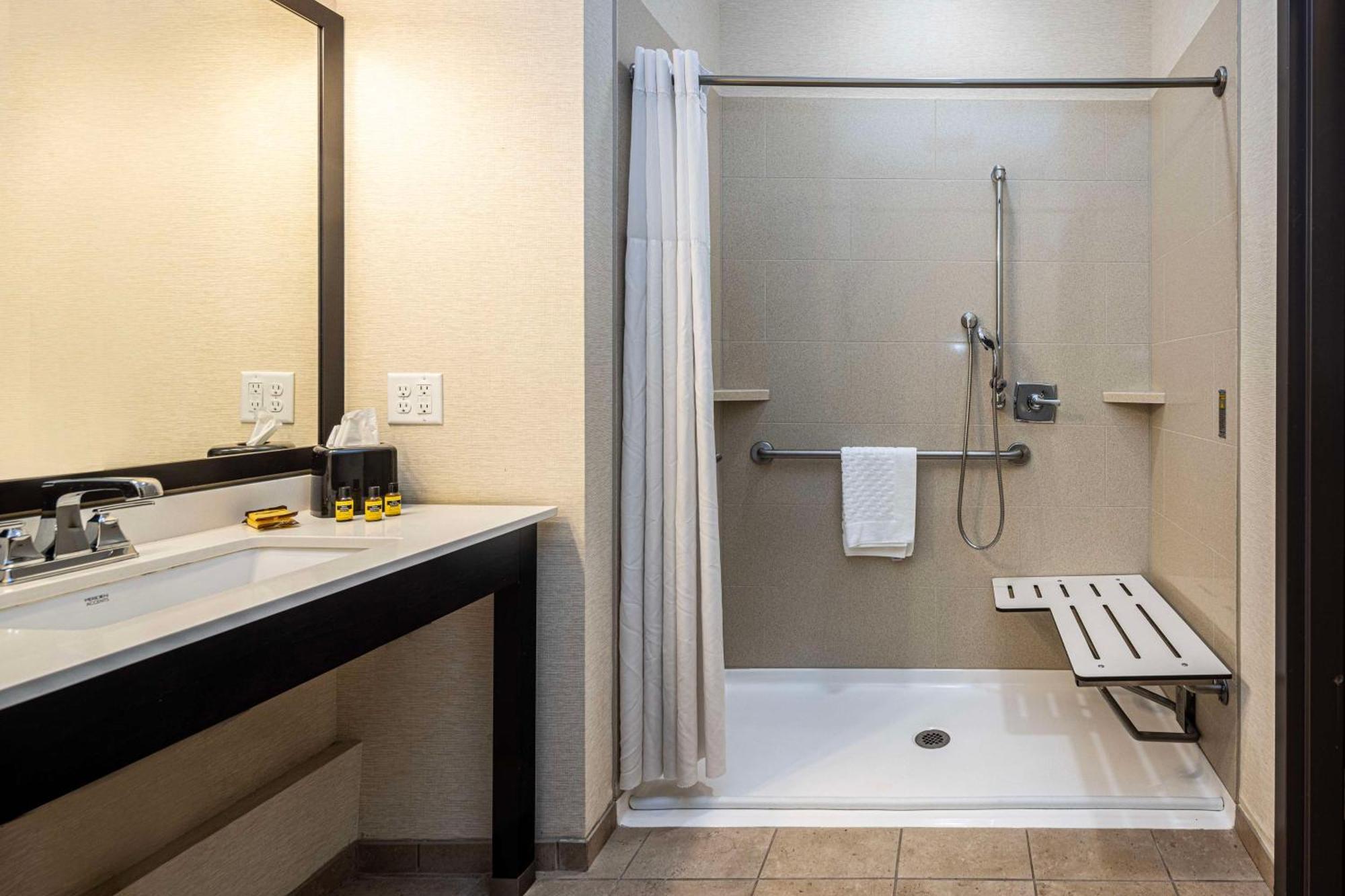 Best Western Plus Franciscan Square Inn & Suites Steubenville Kültér fotó