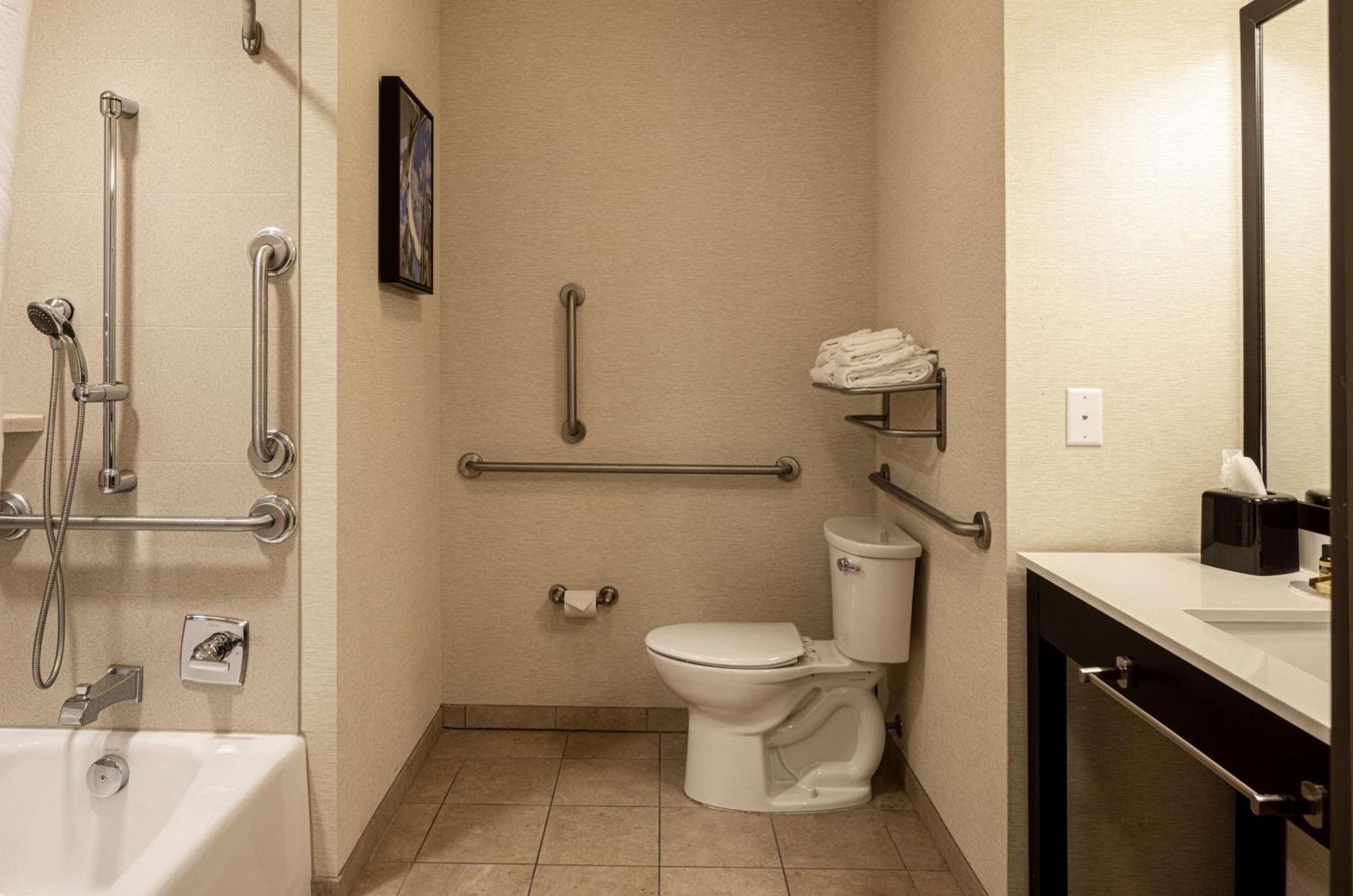 Best Western Plus Franciscan Square Inn & Suites Steubenville Kültér fotó