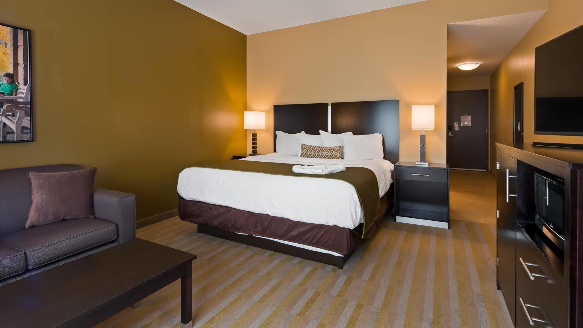 Best Western Plus Franciscan Square Inn & Suites Steubenville Kültér fotó